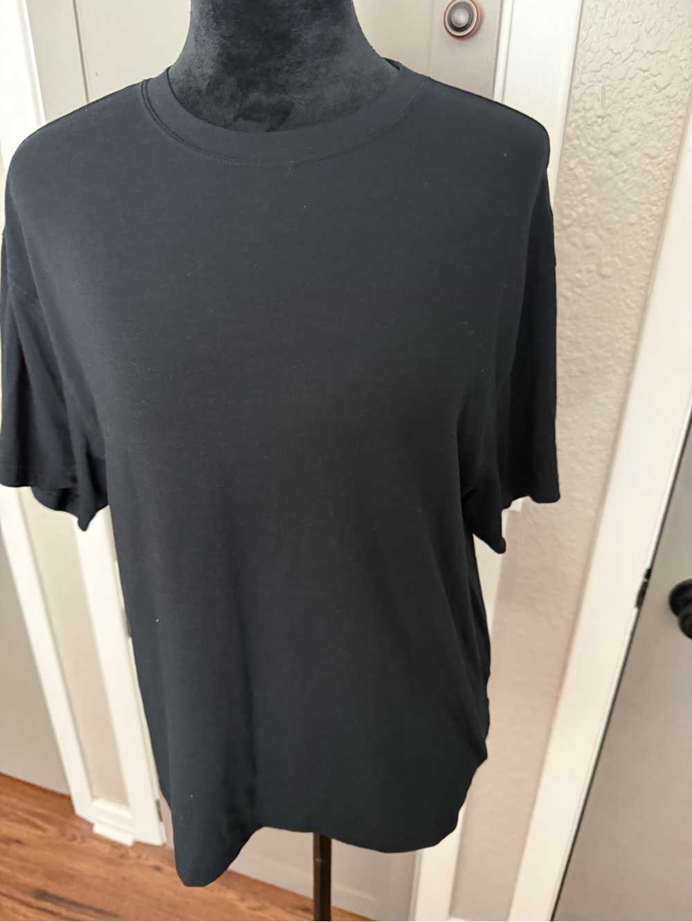 Columbia Black Short Sleeve Crew Neck Womens  Shirt boxy fit